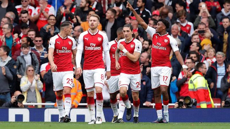 Londonas ''Arsenal'' futbolisti pēc Aleksa Ivobi (nr. 17) vārtu guvuma
Foto: Eddie Keogh/Reuters/Scanpix