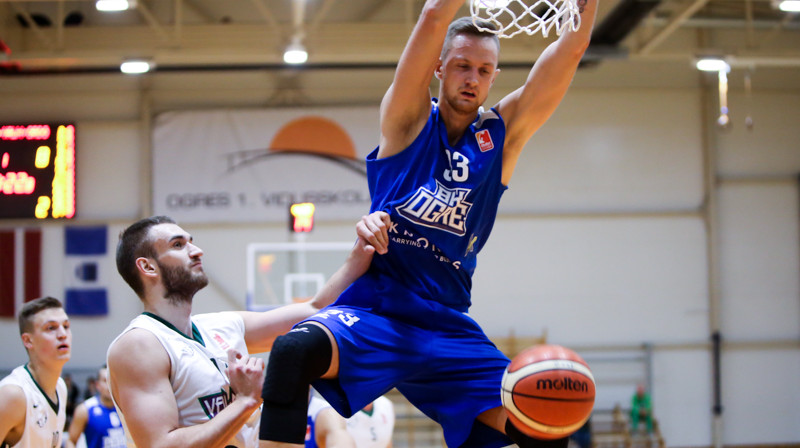 Ogrēnieša Gunta Sīpoliņa "slam dunk"
Foto: Ritvars Raits