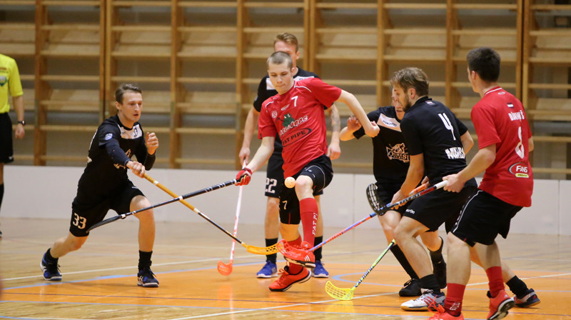 Moments no spēles starp "Ogres Vilkiem" un "Lielvārdi/Fat Pipe"
Foto: Ritvars Raits, floorball.lv