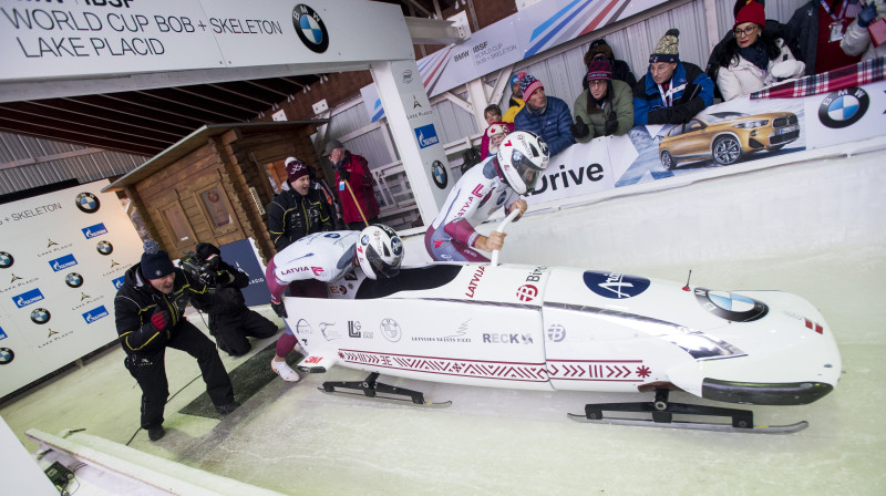 Oskars Ķibermanis un Matīss Miknis starta ieskrējienā
Foto: Viesturs Lācis, bobslejs.lv