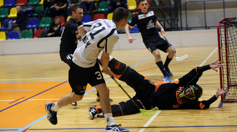 Moments no spēles starp "Ķekavu" un "Ogres Vilkiem"
Foto: Ritvars Raits, floorball.lv