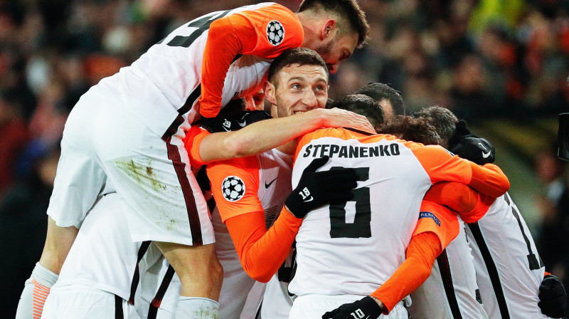 Doņeckas "Shakhtar" futbolisti svin vārtu guvumu spēlē pret Mančestras "City"
Foto: Sergey Dolzhenko/EPA/Scanpix