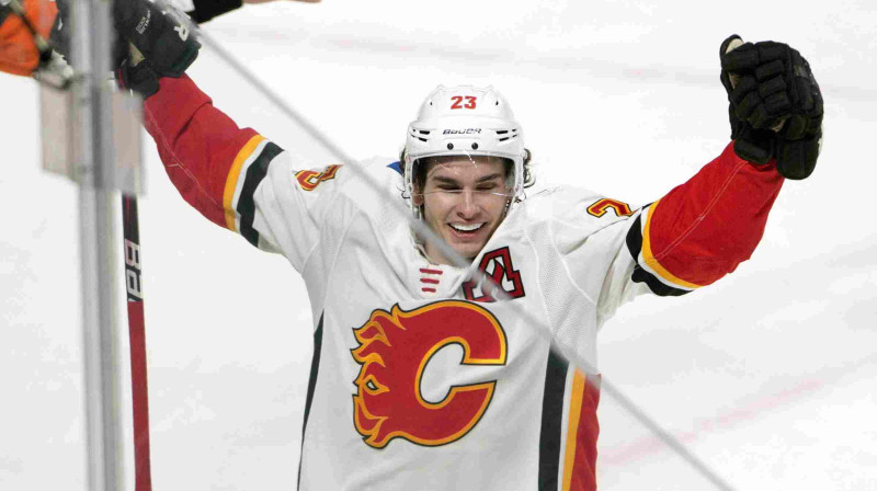 "Flames" uzbrucējs Šons Monahans mačā pret "Canadiens" guva 25. uzvaras vārtus karjerā
Foto: USA Sports Today/Scanpix
