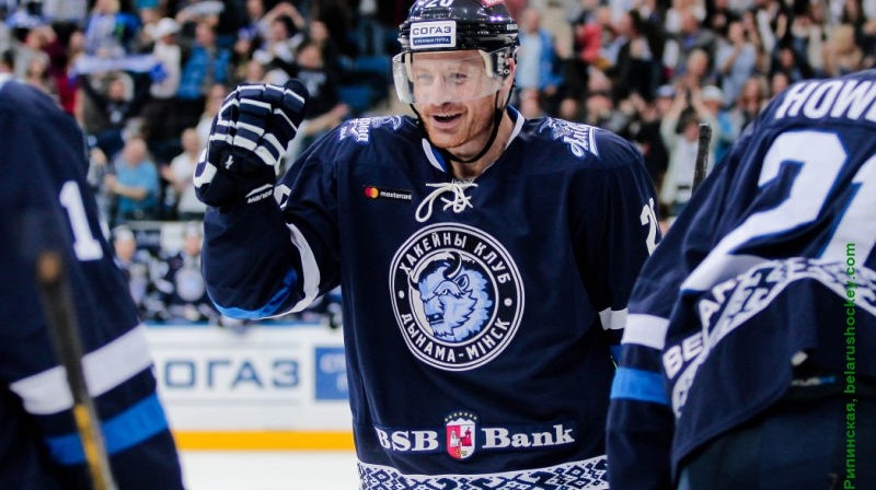 Minskas "Dinamo" uzbrucējs Džefs Skilijs atzīmējās ar vārtu guvumu un realizēto pēcspēles metienu
Foto: www.belarushockey.com