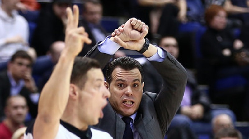 Oļegs Latiševs un CSKA galvenais treneris Dimitris Itudis
Foto: VTB-League.com