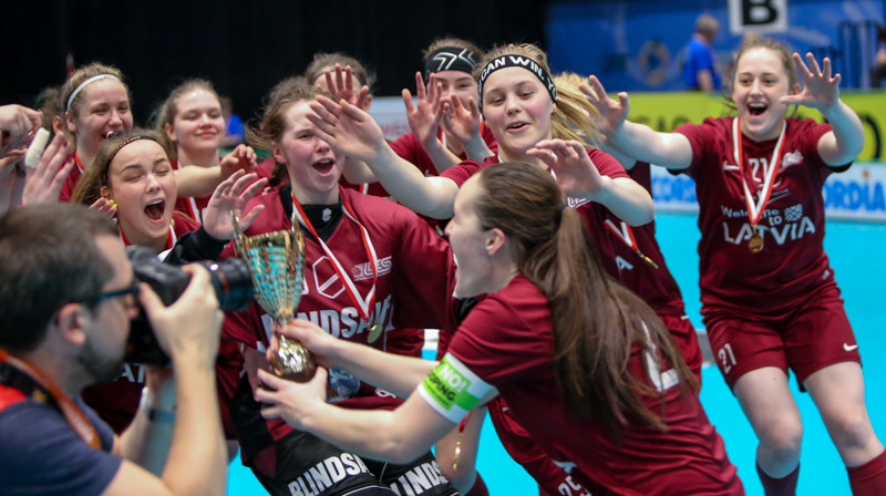 Pirmās medaļas Latvijas sieviešu florbolā!
Foto: Ritvars Raits, floorball.lv