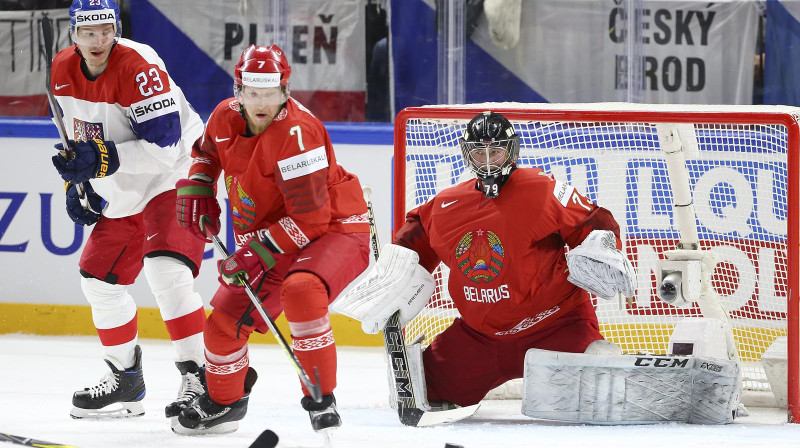 Čehijas hokejisti uzbrūk baltkrievu vārtiem.
Foto: IIHF
