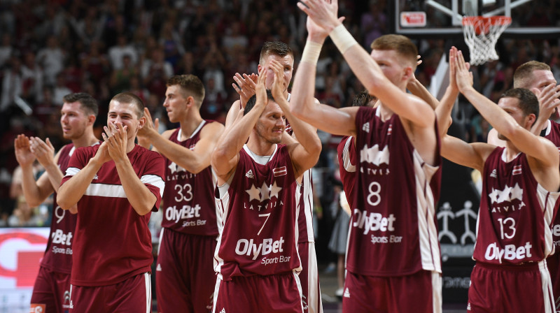 Latvijas basketbola valstsvienība 
Foto: Romāns Kokšarovs, Sporta Avīze, f64