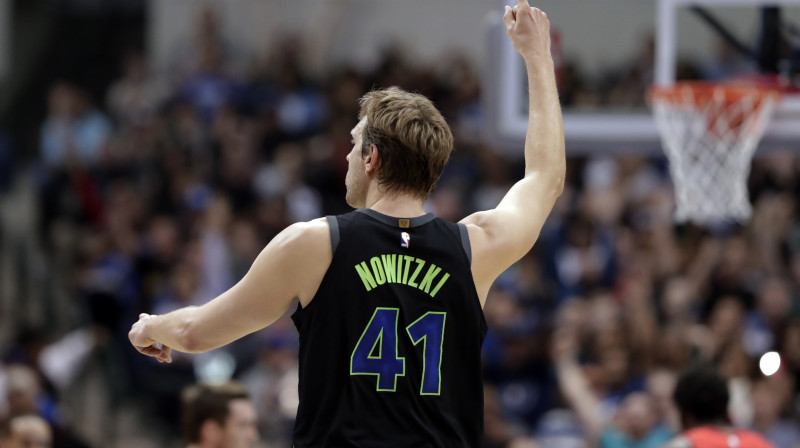 Vēl viena! Dirks Novickis aizvadīs jau savu 21. sezonu "Mavericks" rindās 
Foto: AP / Scanpix