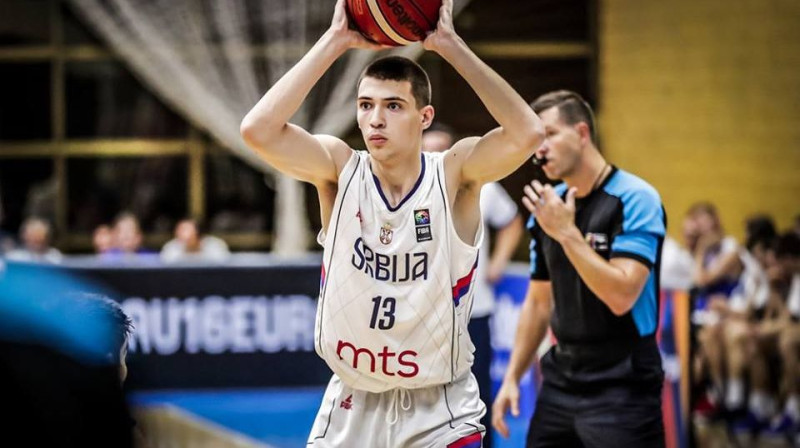 Arnis Ozols (fonā) basketbola karjeras pēdējā spēlē
Foto: FIBA