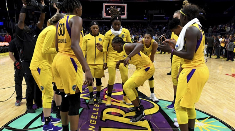 "Sparks" basketbolistes priecājas par iekļūšanu ceturtdaļfinālā
Foto: AP/Scanpix