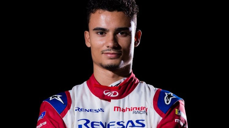 Bijušais F1 pilots Verleins "Mahindra Racing" komandas ietērpā. Foto: Mahindra Racing