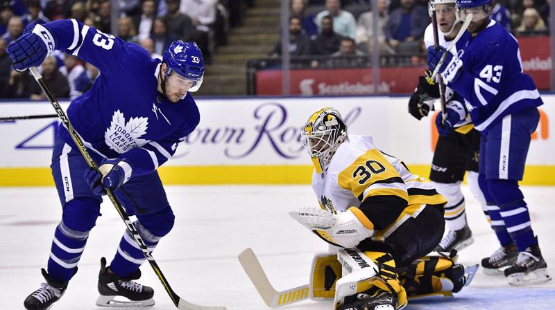 Mets Marejs tiek galā ar kārtējo bīstamo situāciju pie viņa vārtiem. Foto: The Canadian Press/PA Images/Scanpix