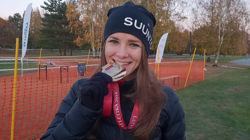 Sandra Grosberga pēc triumfa Latvijas čempionātā. Foto: Mareks Gaļinovskis
