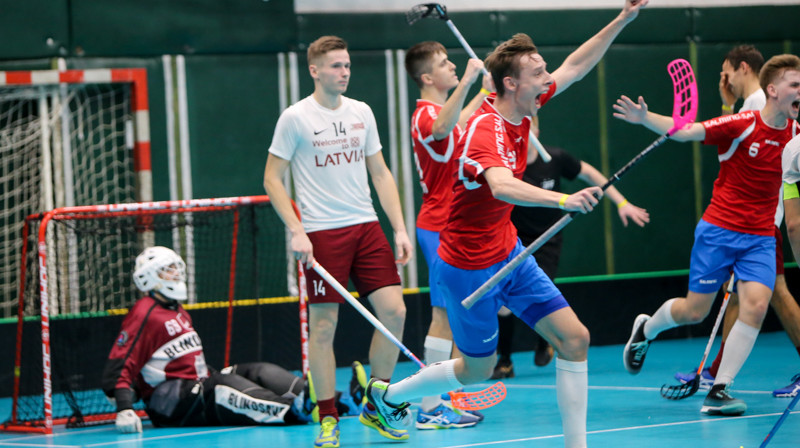 Moments no spēles starp Latvijas un Slovākijas izlasēm. Foto: Ritvars Raits, floorball.lv