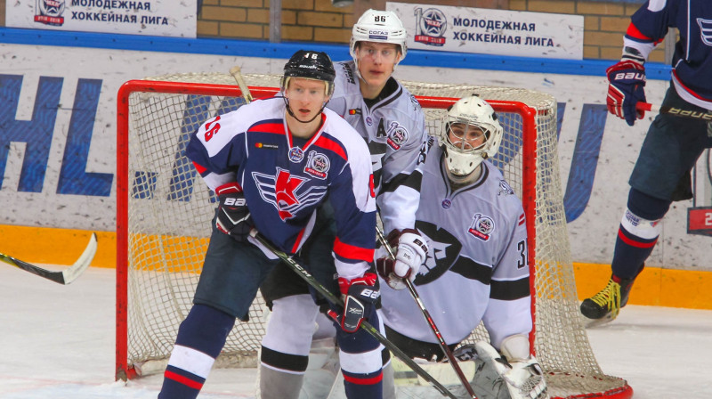 Epizode no spēles starp "Krilya Sovetov" un "Rīgu". Foto: www.hc-ks.ru