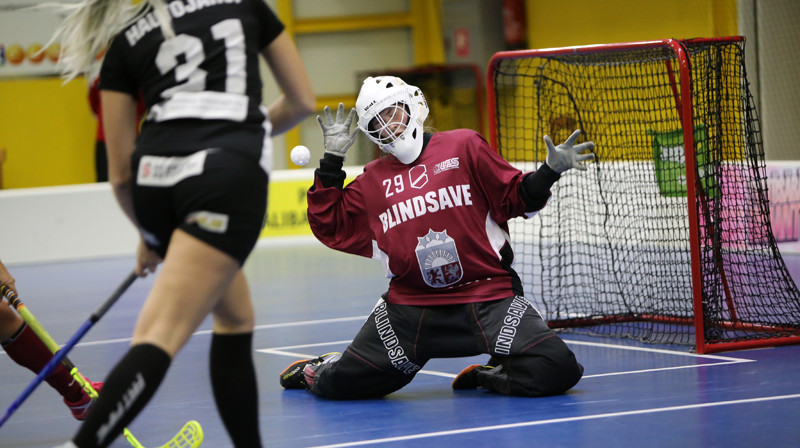 Vārtsardze Barbara Rabčevska darbībā. Foto: Ritvars Raits, floorball.lv