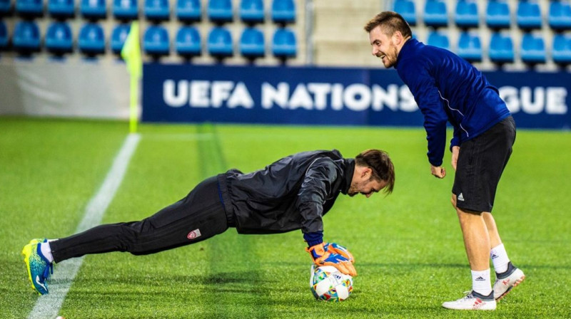 Pāvels Šteinbors un Roberts Savaļnieks. Foto: LFF