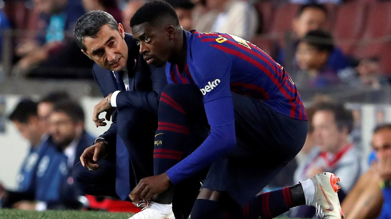 Usmans Dembelē ar galveno treneri Ernesto Valverdi. Foto: EPA/Scanpix