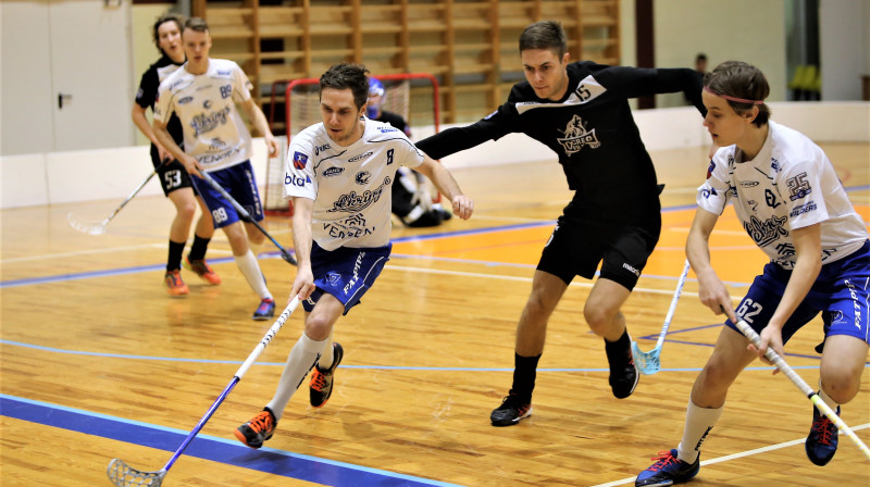 Moments no spēles starp komandām "Ogres Vilki" un "Lekrings". Foto: Ritvars Raits, floorball.lv