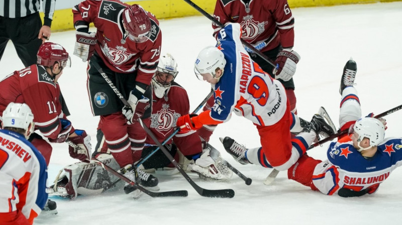 Kirils Kaprizovs no vārtu priekšas panāk 2:0 savas komandas labā. Foto: dinamoriga.lv