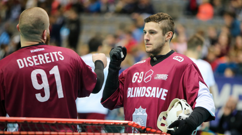 Latvijas izlases vārtsargi - Ivars Dišereits un Jānis Salcevičs. Foto: Ritvars Raits, floorball.lv