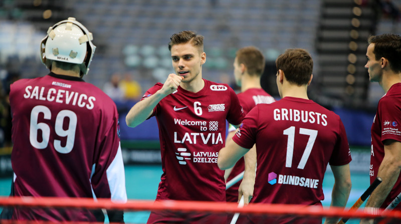 Edžus Ceriņš, kuram šajā čempionātā četri vārtu guvumi, mačā pret zviedriem palika tukšā. Kā būs pret norvēģiem? Foto: Ritvars Raits, floorball.lv