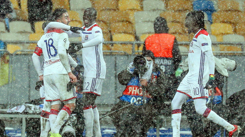 Lionas "Olympique" futbolisti priecājas par vārtu guvumu. Foto: EPA/Scanpix