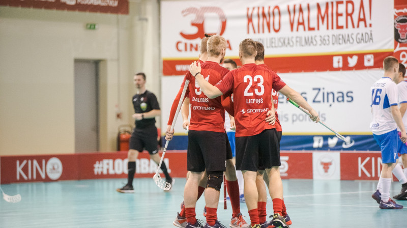 "FBK Valmiera" uzvarējusi trijās spēlēs pēc kārtas un šovakar lūkos panākumu sēriju turpināt
Foto: Floorball.lv