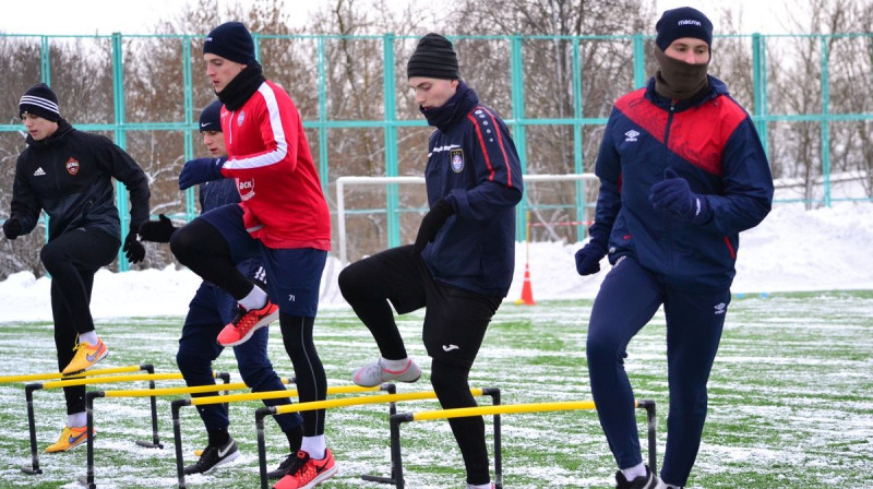 Igors Kovaļkovs (otrais no labās). Foto: fc.vitebsk.by