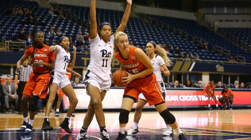 Digna Strautmane 17. janvārī "Petersen Events Center" zālē Pitsburgā: sezonas rekords gūtajos punktos. Foto: Syracuse