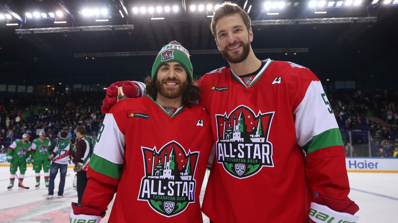 Metjū Majone (no kreisās) un Lauris Dārziņš KHL Zvaigžņu spēlē. Foto:Credit: Yegor Aleyev/TASS/Scanpix