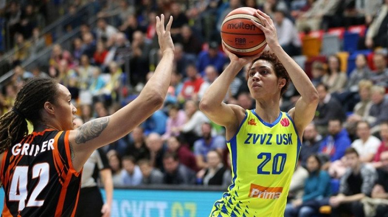 Izabella Harisone un "USK Praha" mājās tika galā ar Britniju Graineri un UGMK. Foto: FIBA