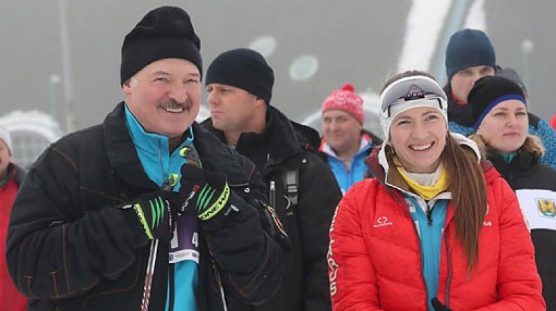 Aleksandrs Lukašenko un Darja Domračeva. Foto: belta.by