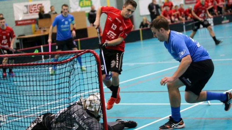 Sandis Mihailovskis izslēgšanas turnīru sāka ar trim vārtu guvumiem un divām piespēlēm
Foto: Floorball.lv