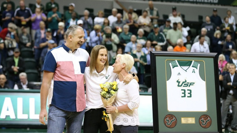 Kitija Laksa ar vecākiem Elitu un Jāni 2019. gada 4. martā "Yuengling Center" Tampā. Foto: South Florida