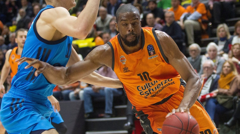 Valensijas "Basket" spēlētājs Vils Tomass ar bumbu. Foto: Valencia Basket