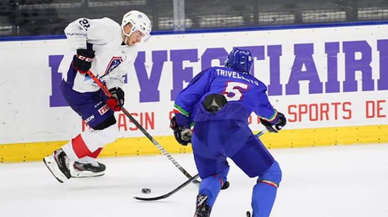 Gijoms Leklērs ar ripu. Foto: hockeyfrance.com