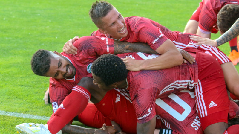 "Liepājas" futbolistu prieki. Foto: Ģirts Gertsons/F64