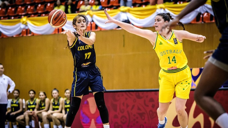 Marija Alvaresa spēlē pret Austrāliju. Foto: FIBA