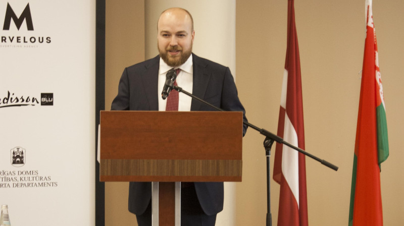 Roberts Misāns Pasaules kausa posma atklāšanas ceremonijā. Organizatoru foto