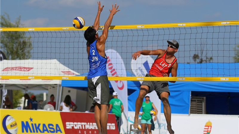 Toms Šmēdiņš uzbrukumā. Foto: FIVB