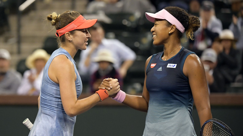 Belinda Benčiča un Naomi Osaka. Foto: AFP/Scanpix