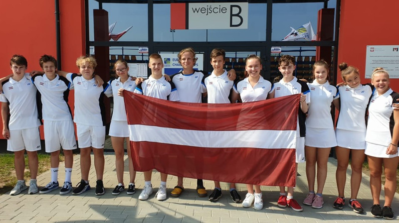 Latvijas U17 badmintona izlase. Foto: Latvijas Badmintona federācija.