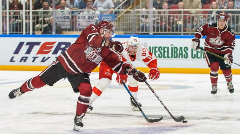 Bens Māršals ar ripu. Foto: Raimonds Volonts/dinamoriga.lv