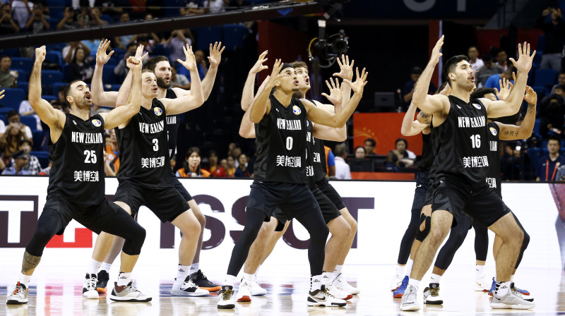 Jaunzēlandes basketbola izlase izpilda haku. Foto: Edgar Su/Reuters/Scanpix