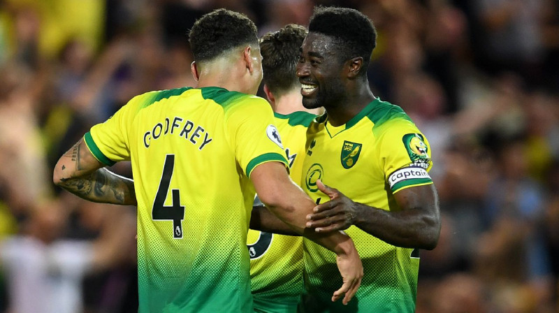 "Norwich" futbolisti līksmo pēc uzvaras pār "Man City". Foto: PA Wire / Scanpix