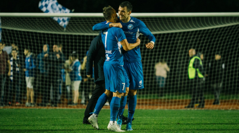 RFS futbolisti Darko Lemajičs ar Slavko Blagojeviču (Nr. 7). Foto: fkrfs.lv