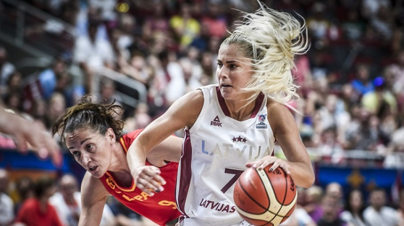 Elīna Dikeulaku turpinās spēlēt valstsvienībā. Foto: FIBA