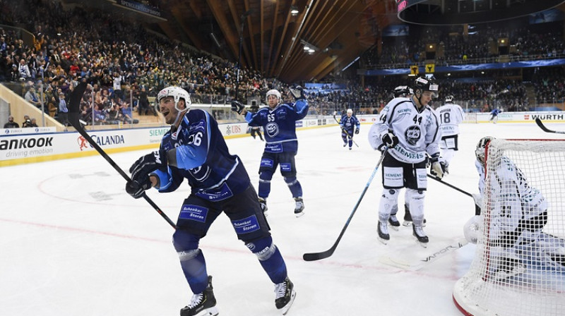 Mets D'Agostini svin savu vārtu guvumu. Foto: EPA/Scanpix